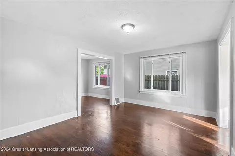 Living - 826 Riverview Ave, Lansing, MI 48915 photo 1 of 1