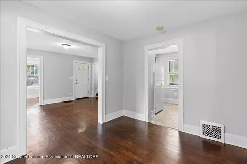 Entry Way - 826 Riverview Ave, Lansing, MI 48915 photo 1 of 6