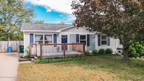 121 E Claremore Dr, Lansing, MI 48911 photo 2