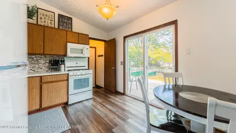 121 E Claremore Dr, Lansing, MI 48911 photo 8