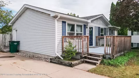 121 E Claremore Dr, Lansing, MI 48911 photo 4