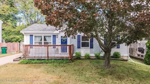 121 E Claremore Dr, Lansing, MI 48911