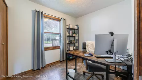 121 E Claremore Dr, Lansing, MI 48911 photo 13