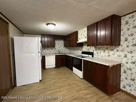 Kitchen - 321 W 3rd St, Charlotte, MI 48813 photo 1 of 3