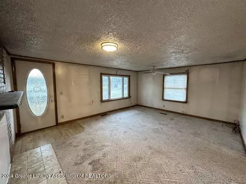 Living - 321 W 3rd St, Charlotte, MI 48813 photo 2 of 4
