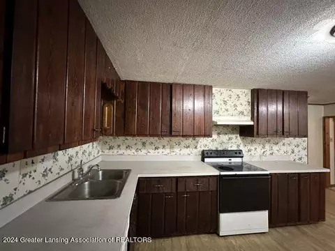 Kitchen - 321 W 3rd St, Charlotte, MI 48813 photo 2 of 3