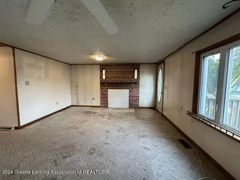 Living - 321 W 3rd St, Charlotte, MI 48813 photo 3 of 4