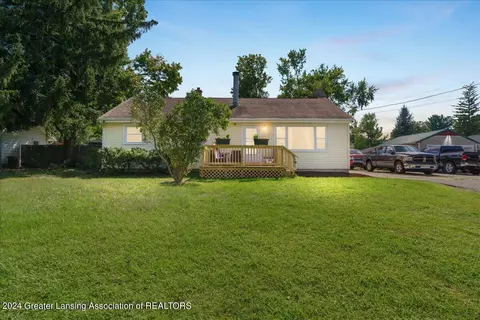 945 W Miller Rd, Lansing, MI 48911