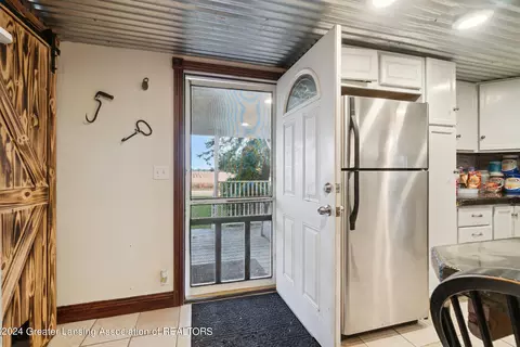 Entry Way - 2486 E Hayes Rd, Ithaca, MI 48847 photo 4 of 5