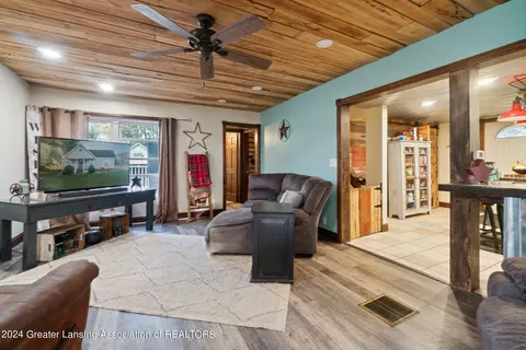 Entry Way - 2486 E Hayes Rd, Ithaca, MI 48847 photo 1 of 5