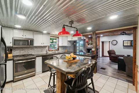Kitchen - 2486 E Hayes Rd, Ithaca, MI 48847 photo 2 of 5