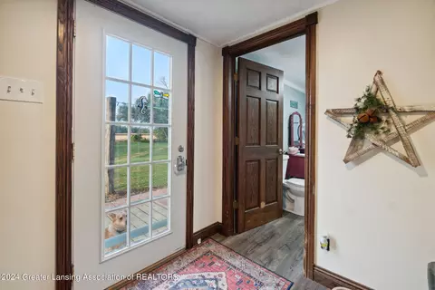 Entry Way - 2486 E Hayes Rd, Ithaca, MI 48847 photo 2 of 5
