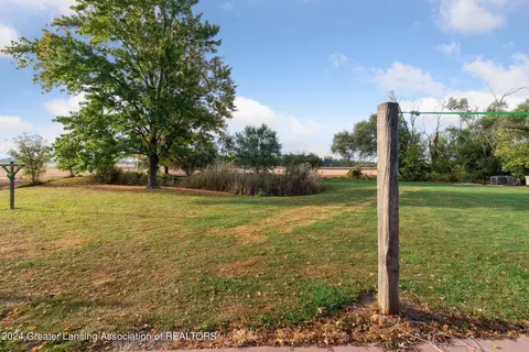 Exterior - 2486 E Hayes Rd, Ithaca, MI 48847 photo 3 of 11