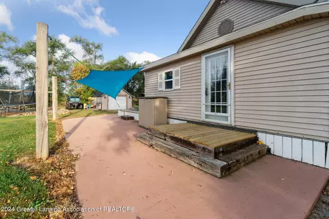 Exterior - 2486 E Hayes Rd, Ithaca, MI 48847 photo 8 of 11