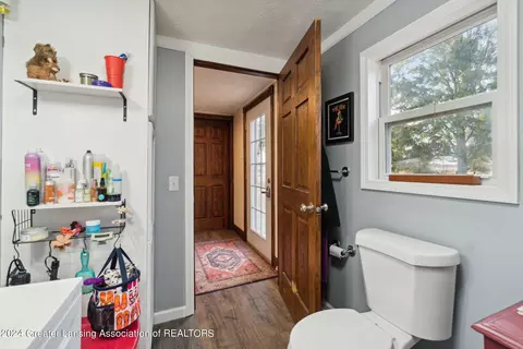 Entry Way - 2486 E Hayes Rd, Ithaca, MI 48847 photo 3 of 5