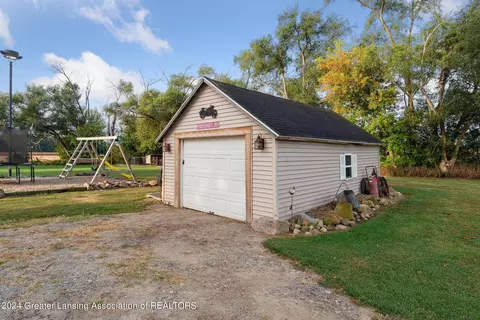 Exterior - 2486 E Hayes Rd, Ithaca, MI 48847 photo 5 of 11