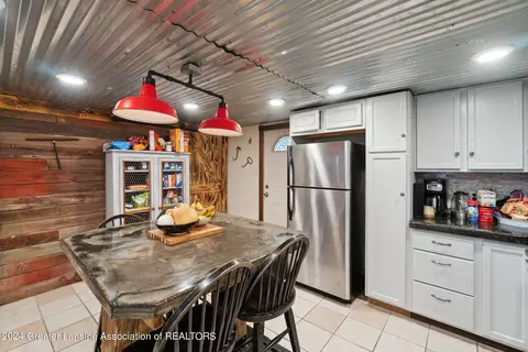 Kitchen - 2486 E Hayes Rd, Ithaca, MI 48847 photo 4 of 5