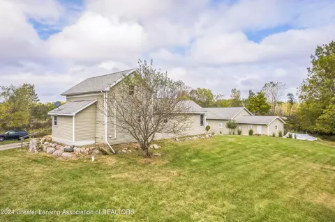 712 W Barnes Rd, Mason, MI 48854