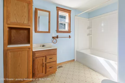 2402 E Maple Rapids Rd, Saint Johns, MI 48879 photo 9