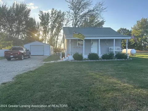4472 S Mount Hope Rd, Carson City, MI 48811