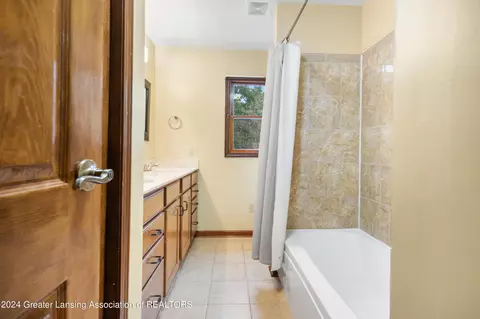 Bath - 1510 W Pratt Rd, Dewitt, MI 48820 photo 4 of 7