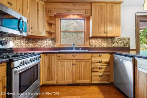 Kitchen - 1510 W Pratt Rd, Dewitt, MI 48820 photo 1 of 3