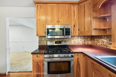 Kitchen - 1510 W Pratt Rd, Dewitt, MI 48820 photo 2 of 3