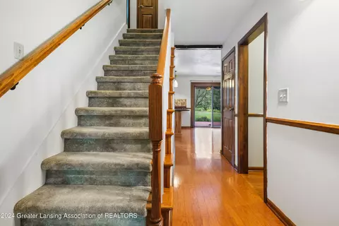 Entry Way - 1510 W Pratt Rd, Dewitt, MI 48820 photo 2 of 7