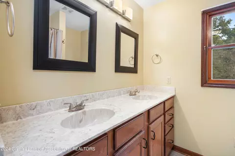 Bath - 1510 W Pratt Rd, Dewitt, MI 48820 photo 5 of 7