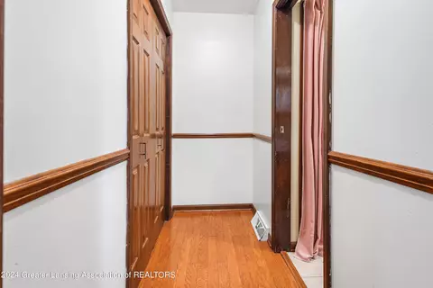 Entry Way - 1510 W Pratt Rd, Dewitt, MI 48820 photo 6 of 7