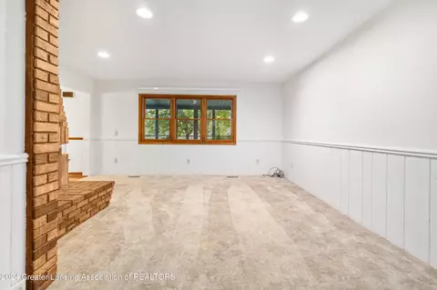 Living - 1510 W Pratt Rd, Dewitt, MI 48820 photo 3 of 7