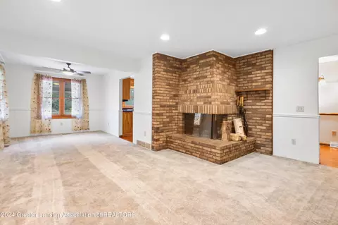 Living - 1510 W Pratt Rd, Dewitt, MI 48820 photo 2 of 7