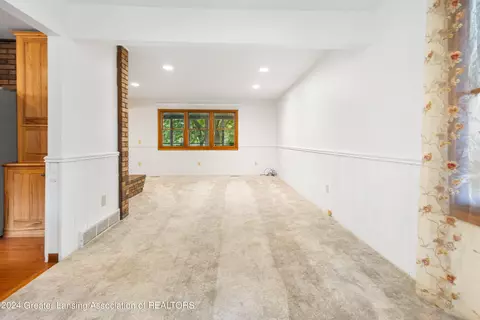 Living - 1510 W Pratt Rd, Dewitt, MI 48820 photo 5 of 7
