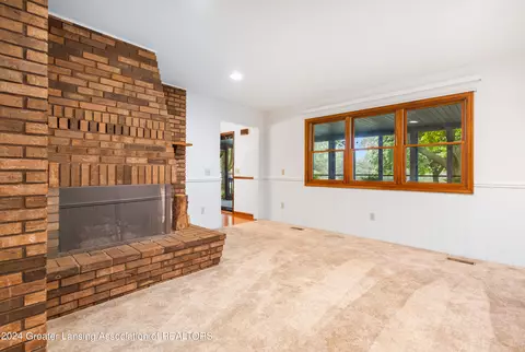 Living - 1510 W Pratt Rd, Dewitt, MI 48820 photo 4 of 7