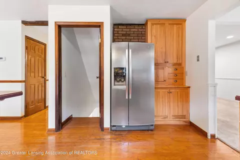 Entry Way - 1510 W Pratt Rd, Dewitt, MI 48820 photo 5 of 7