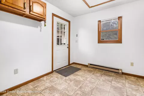Entry Way - 1510 W Pratt Rd, Dewitt, MI 48820 photo 7 of 7