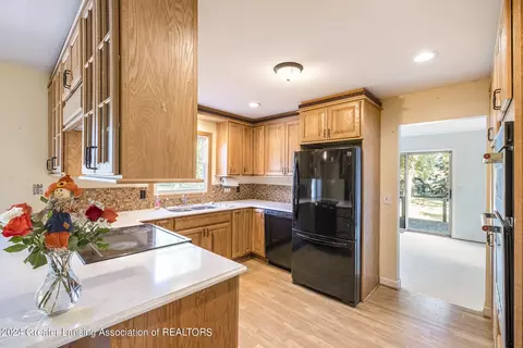 Kitchen - 1265 E Parks Rd, Saint Johns, MI 48879 photo 5 of 5