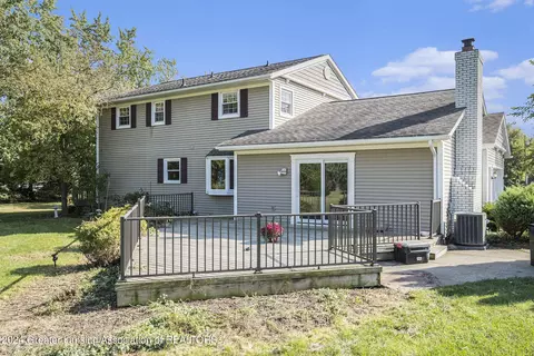 Exterior - 1265 E Parks Rd, Saint Johns, MI 48879 photo 4 of 8