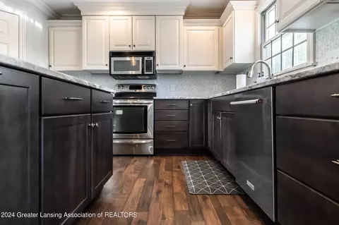 Kitchen - 13165 Speckledwood Dr, Dewitt, MI 48820 photo 1 of 2
