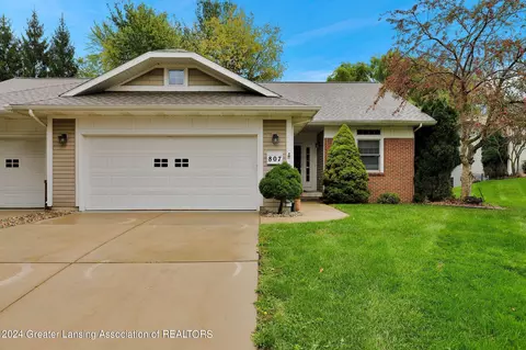 807 Roaring Brook Cir, Lansing, MI 48917
