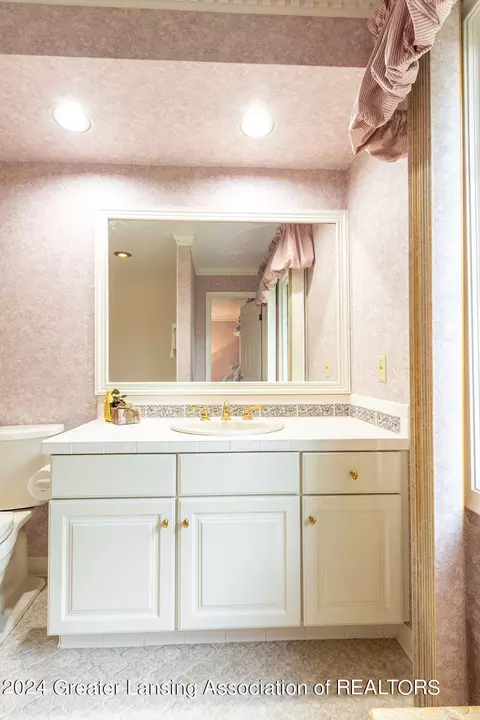 Bath - 1812 Persimmon Path, Holt, MI 48842 photo 5 of 6