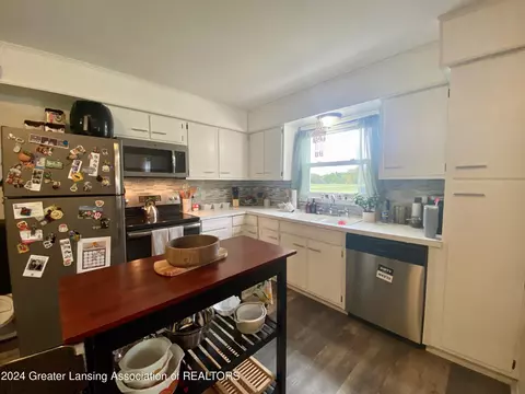 Kitchen - 801 E Cavanaugh Rd, Lansing, MI 48910 photo 1 of 2