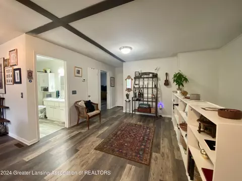 Entry Way - 801 E Cavanaugh Rd, Lansing, MI 48910 photo 2 of 4