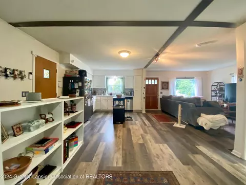 Entry Way - 801 E Cavanaugh Rd, Lansing, MI 48910 photo 1 of 4