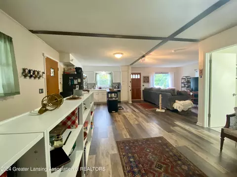 Entry Way - 801 E Cavanaugh Rd, Lansing, MI 48910 photo 4 of 4