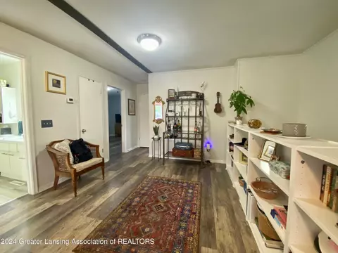 Entry Way - 801 E Cavanaugh Rd, Lansing, MI 48910 photo 3 of 4
