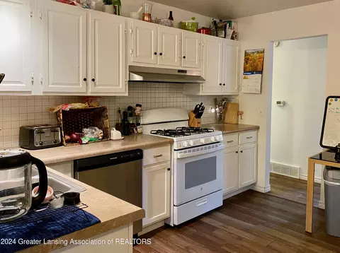 Kitchen - 4001 Thackin Dr, Lansing, MI 48911 photo 3 of 5