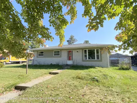 4001 Thackin Dr, Lansing, MI 48911
