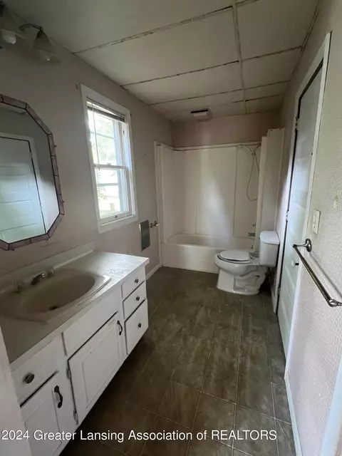 Bath - 309 S Pleasant St, Belding, MI 48809 photo 1 of 1