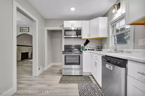 Kitchen - 221 E Rouse St, Lansing, MI 48910 photo 1 of 2